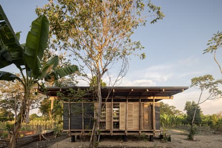 https://www.archdaily.com/1031042/la-panificadora-centro-desarrollo-y-de-produccion-rural-natura-futura